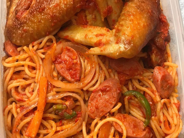 How To Make Stir Fried Spaghetti And Peppered Chicken