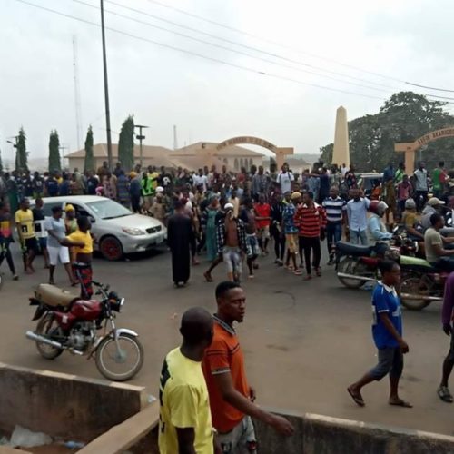 SARS Vs Civilians! 5 Feared Dead, Many Injured In Sagamu As Youths Protest Against SARS Brutality